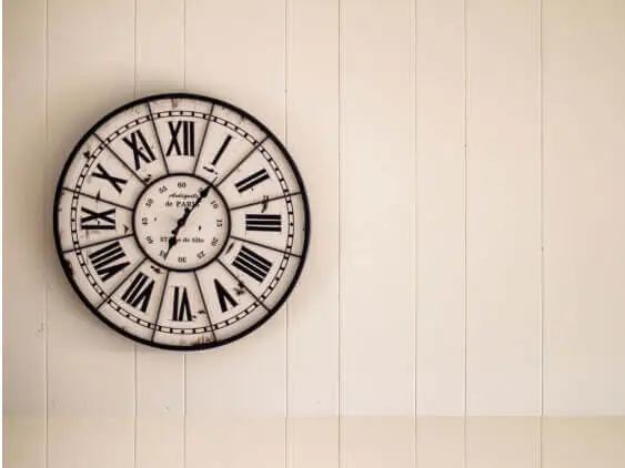 Wall clock according to Vastu: Best Direction, Shape & Colour